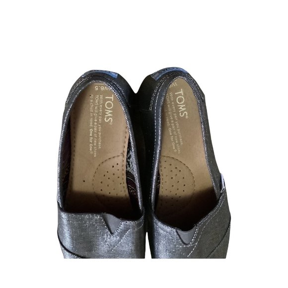 TOMS Closed Toe Dark Silver Shimmer Cushioned Comfort Shoes-6.5W - Picture 6 of 8